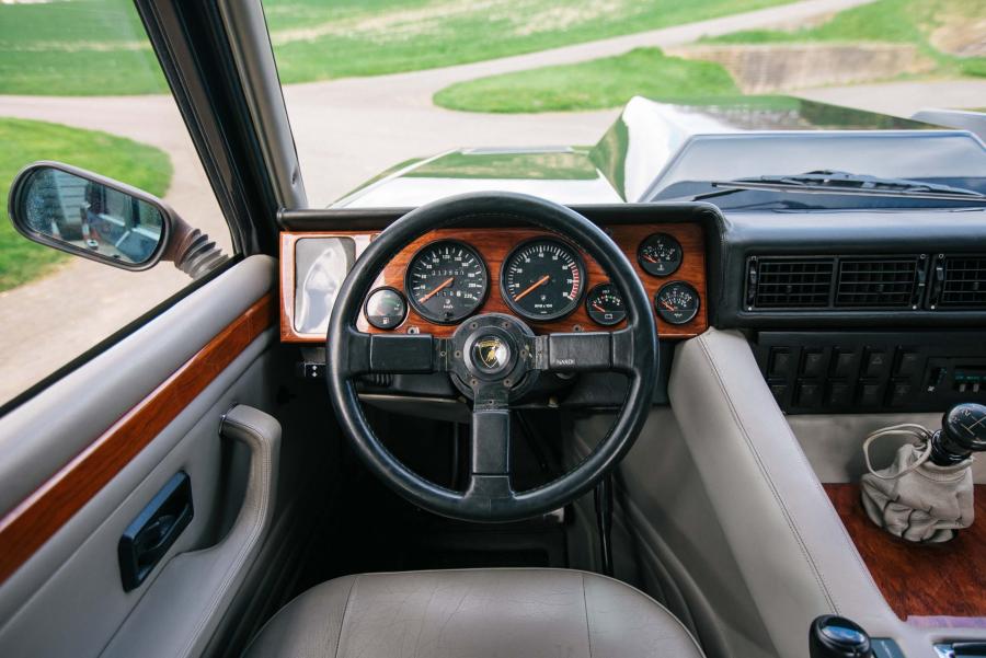 Торпедо Lamborghini LM002 1997 года  (фото 26 из 45)